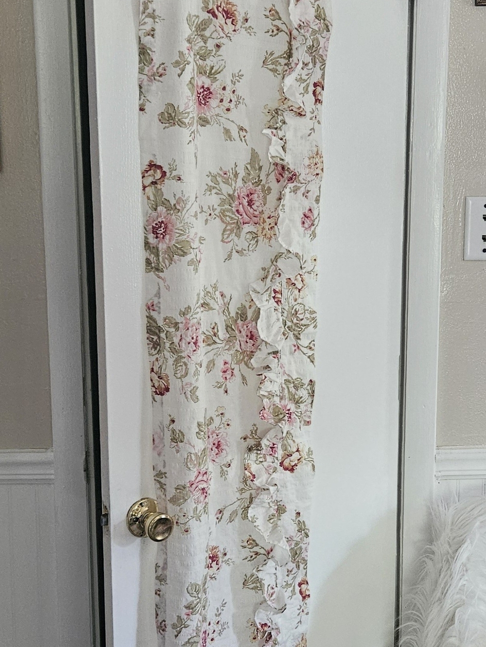 Ruffle Roses Valance Curtain - Pink & Cream 61 x 15